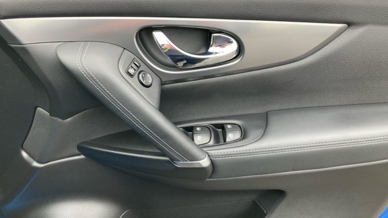 Nissan Qashqai 1.3 DiG-T 160 Tekna+ 5dr Petrol Hatchback